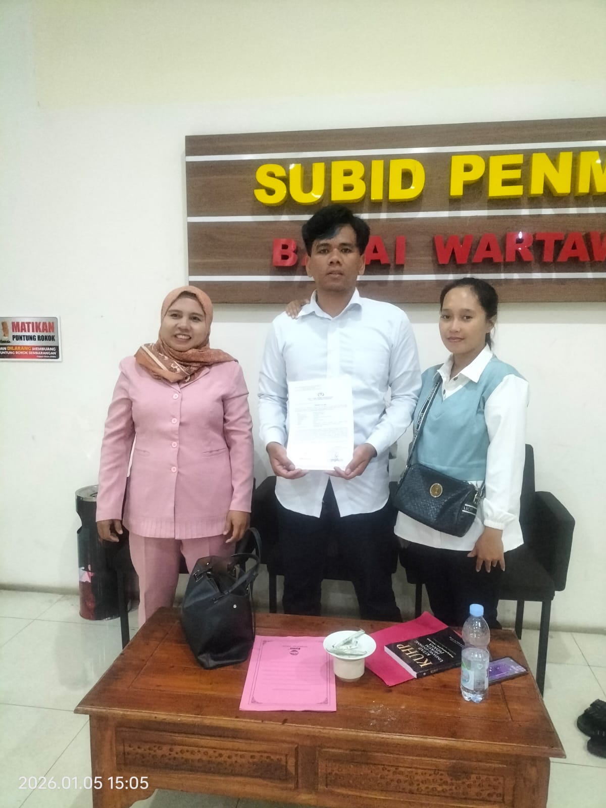 Orang Tua Korban Bersama Kuasa Hukum, Dian Puspitasari, S.H., Mendatangi SPKT Polda Jateng Untuk Melaporkan Dugaan Tindak Pidana Kekerasan Terhadap Anak